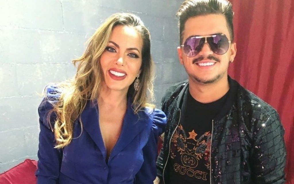 Gutto Soares comemora sucesso de live com apresentação de Carla Prata