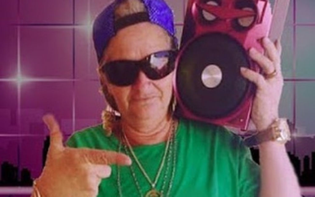 Fã de rap e com 12 netos, vovó faz sucesso no TikTok com seus vídeos