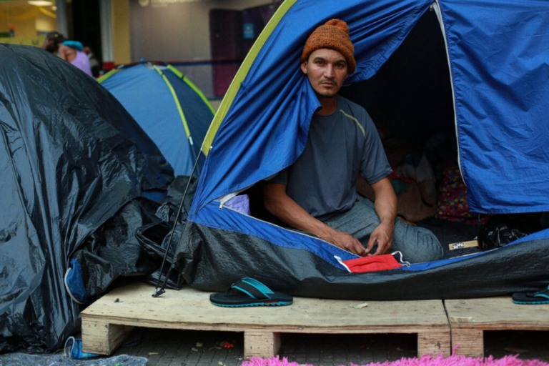 Frio, fome, doenças: a vida de moradores em situação de rua em SP na pandemia