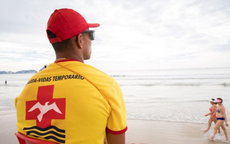 Sete banhistas morrem afogados em praias de SP; há 3 desaparecidos