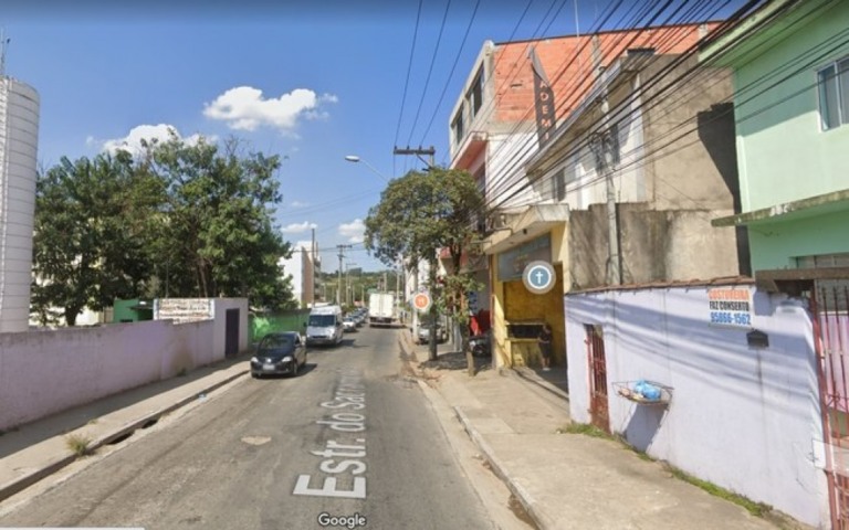 Caminhão invade condomínio e deixa homem ferido em Guarulhos