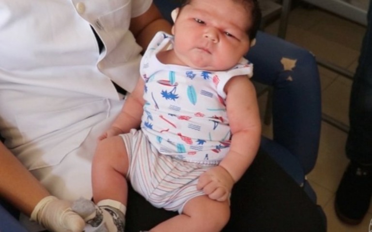 Bebê nasce com 5,7 kg e assusta pais em Campo Grande