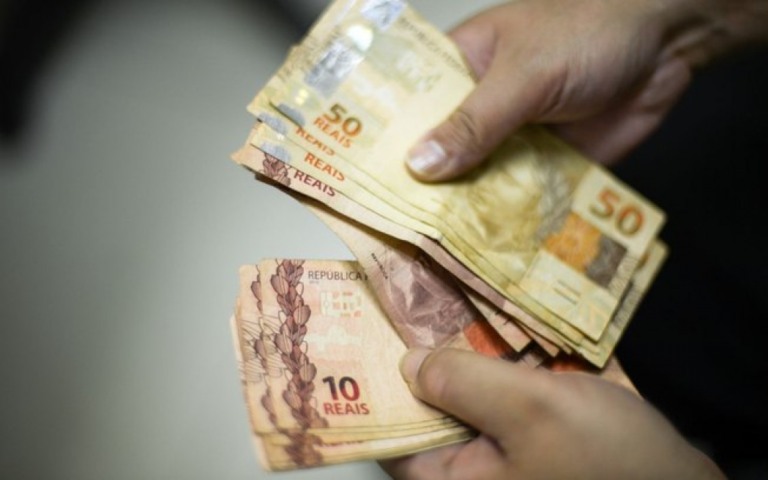 Quase 1 milhão fica sem auxílio e Bolsa Família por erro do governo federal