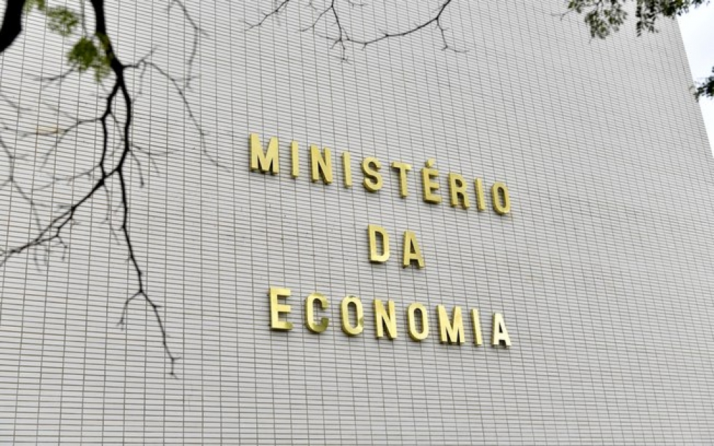 Governo mantém projeção de julho e espera que PIB caia 4,7% neste ano Governo mantém projeção de julho e espera que PIB caia 4,7% neste ano