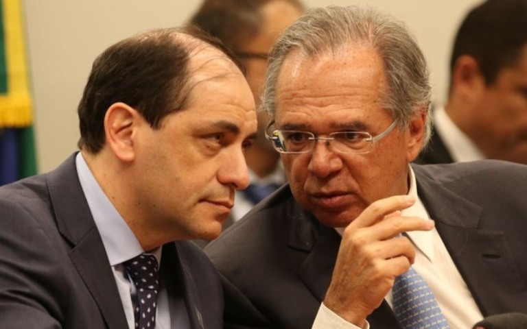 Guedes aguarda demissão de secretário que sugeriu congelamento de aposentadorias