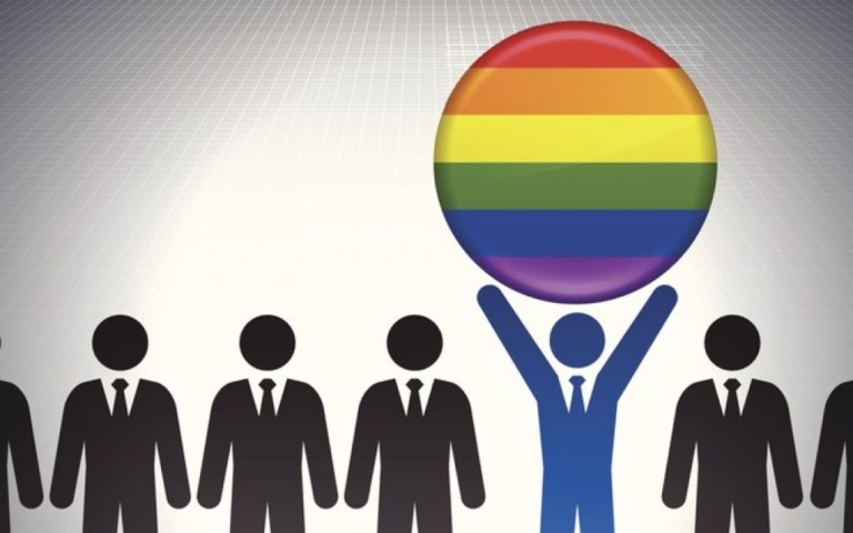 Empresa acusada por homofobia terá que indenizar ex-auxiliar em R$ 8 mil