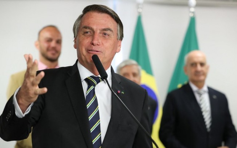 Bolsonaro ainda quer substituir o Bolsa Família e pensa novo programa social
