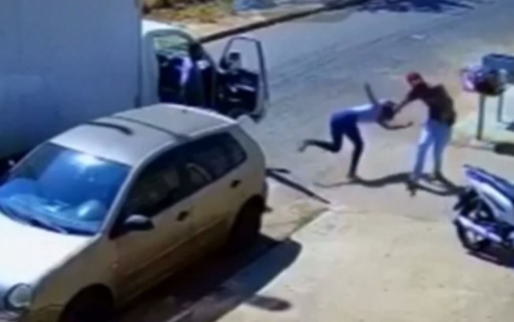Homem descumpre medida protetiva e tenta atropelar ex-namorada com caminhão Homem descumpre medida protetiva e tenta atropelar ex-namorada com caminhão