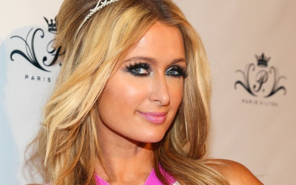 Paris Hilton revela sua voz verdadeira em documentário e choca fãs; veja vídeo Paris Hilton revela sua voz verdadeira em documentário e choca fãs; veja vídeo