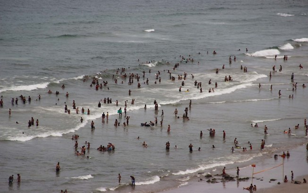 Após lotação nas praias, Santos e Guarujá registram aumento de casos de Covid-19