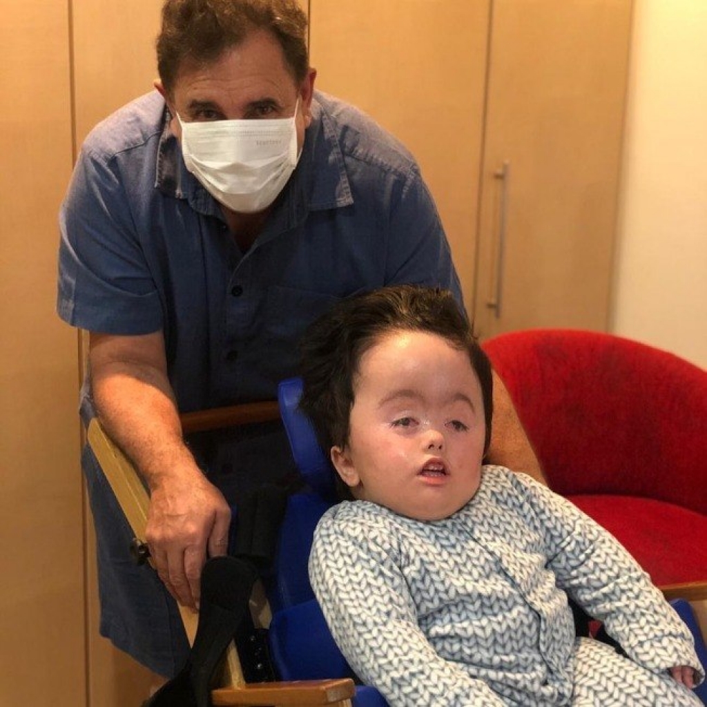 Ratinho posta foto com o neto e se derrete: "Meu anjinho da guarda" Ratinho posta foto com o neto e se derrete: "Meu anjinho da guarda"