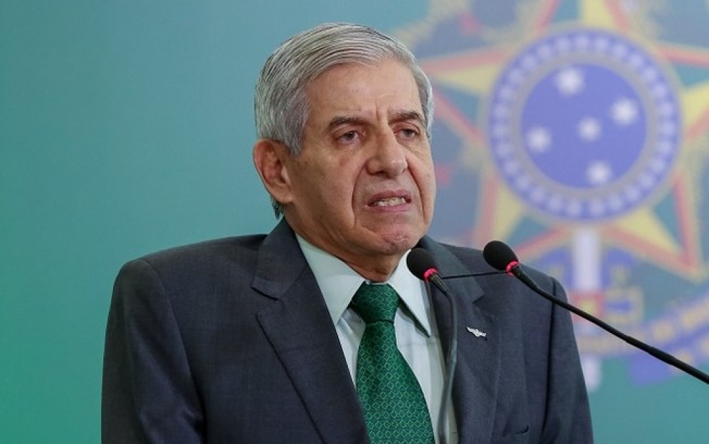 General Heleno diz que números sobre desmatamento são fabricados General Heleno diz que números sobre desmatamento são fabricados