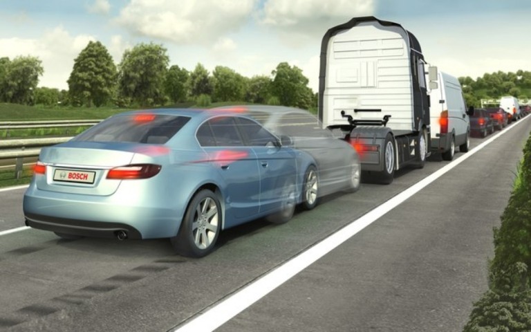 Frenagem autônoma está em apenas 4,8% dos carros vendidos no Brasil