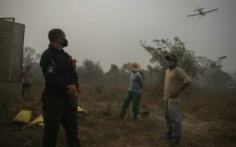 Presos ajudam a combater incêndios no Pantanal
