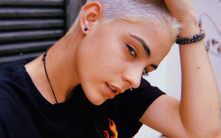 "Desejo ser tratado no masculino. Eu sou transexual", diz ex-Malhação
