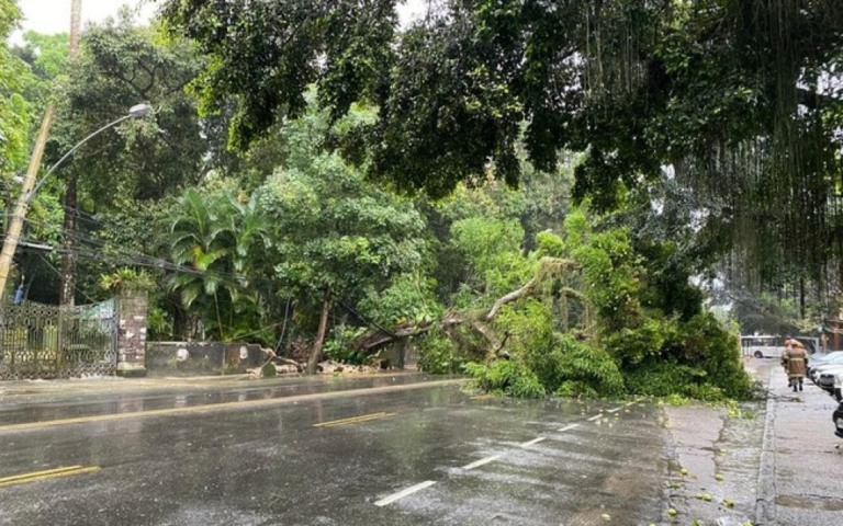 Chove no Rio há quase 24 horas; cidade está em estágio de atenção