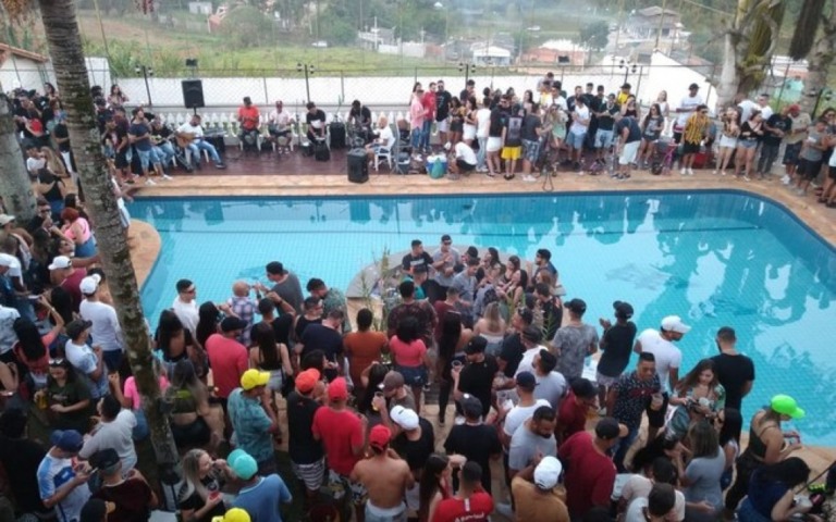 Festa com 1000 mil pessoas acaba em multa de R$ 1000 para dono de sítio