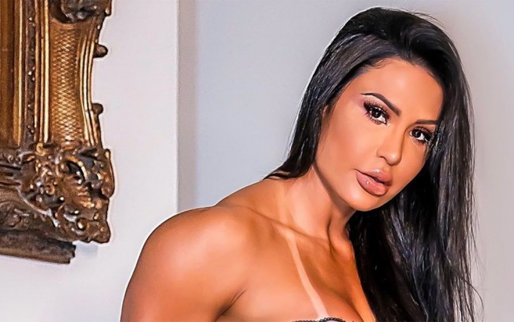 Gracyanne Barbosa se descuida e mostra demais em vídeo: "Inveja dessa periquita" Gracyanne Barbosa se descuida e mostra demais em vídeo: "Inveja dessa periquita"