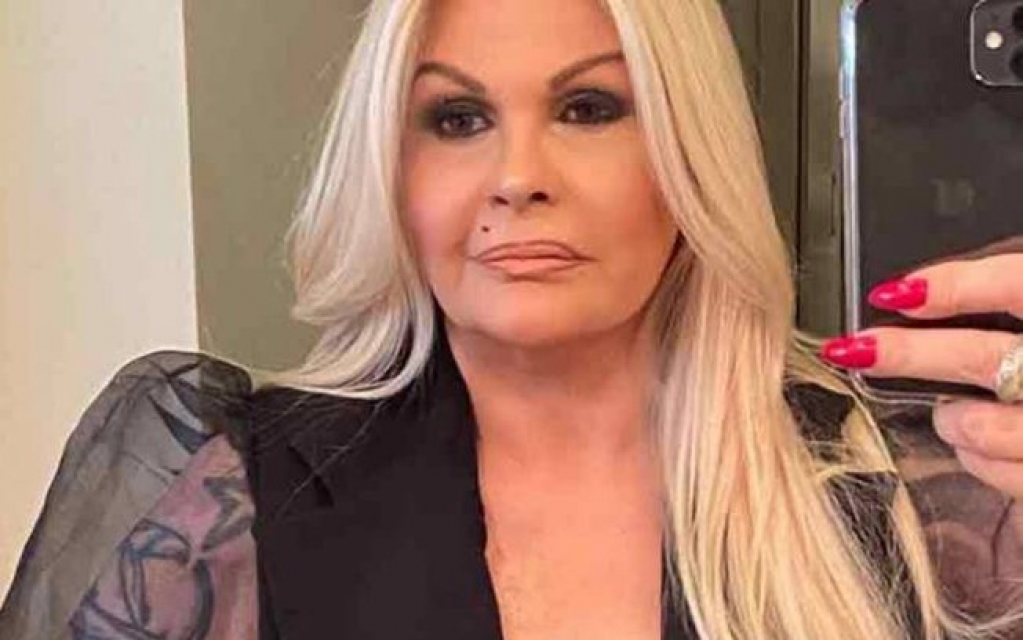 Com Covid-19, Monique Evans diz: "Dor de cabeça e muito cansada" Com Covid-19, Monique Evans diz: "Dor de cabeça e muito cansada"