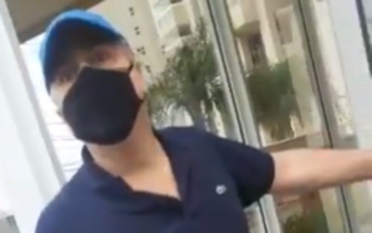 "Vai se f**": motoboy entrega pedido e é ofendido em prédio de luxo; veja
