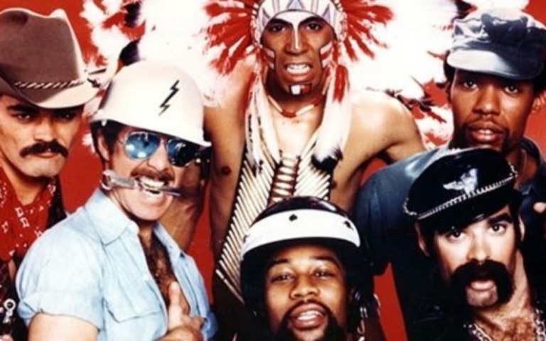 Vocalista do Village People processará quem disser que YMCA é sobre sexo gay