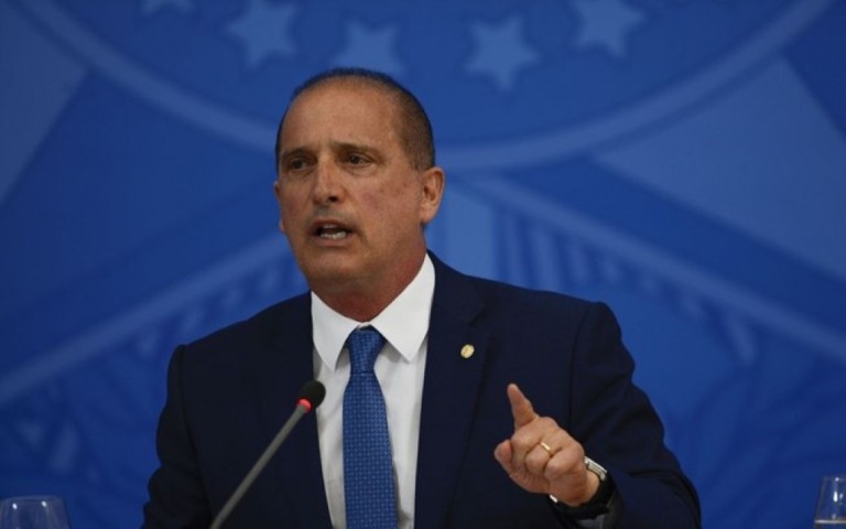 Auxílio de R$ 300: Governo deve divulgar calendário nesta segunda (28)