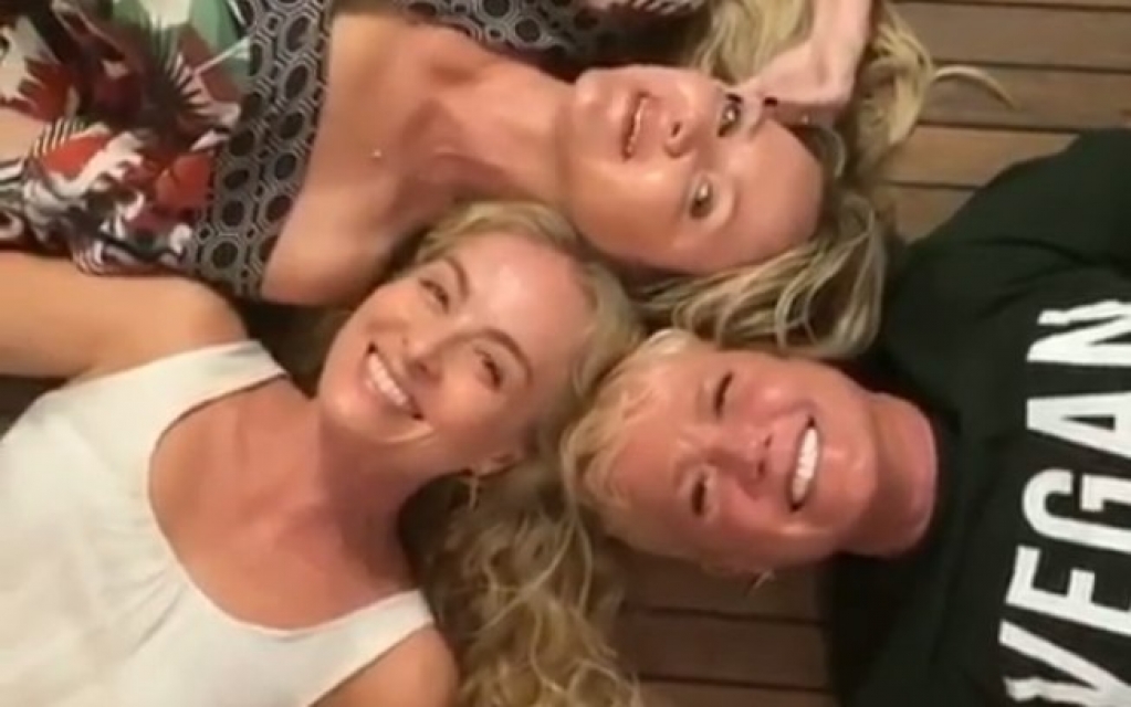 Xuxa, Angélica e Eliana garantem dose de nostalgia com reunião descontraída Xuxa, Angélica e Eliana garantem dose de nostalgia com reunião descontraída