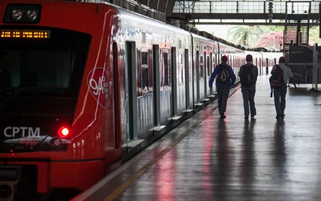 Onze estações de trem em São Paulo promovem vacinação nesta segunda