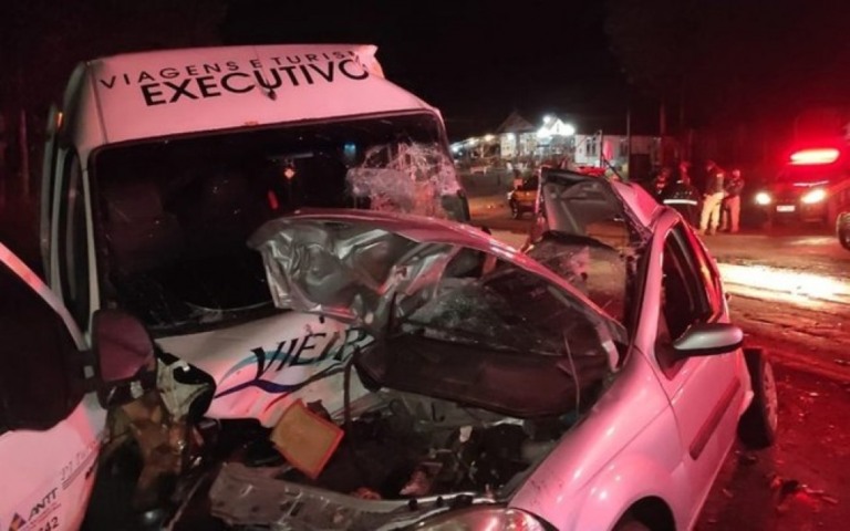 Acidente deixa pelo menos três mortos e 17 feridos em Santa Catarina