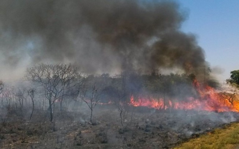Incêndio de grandes proporções atinge Parque de Ibitipoca, em MG