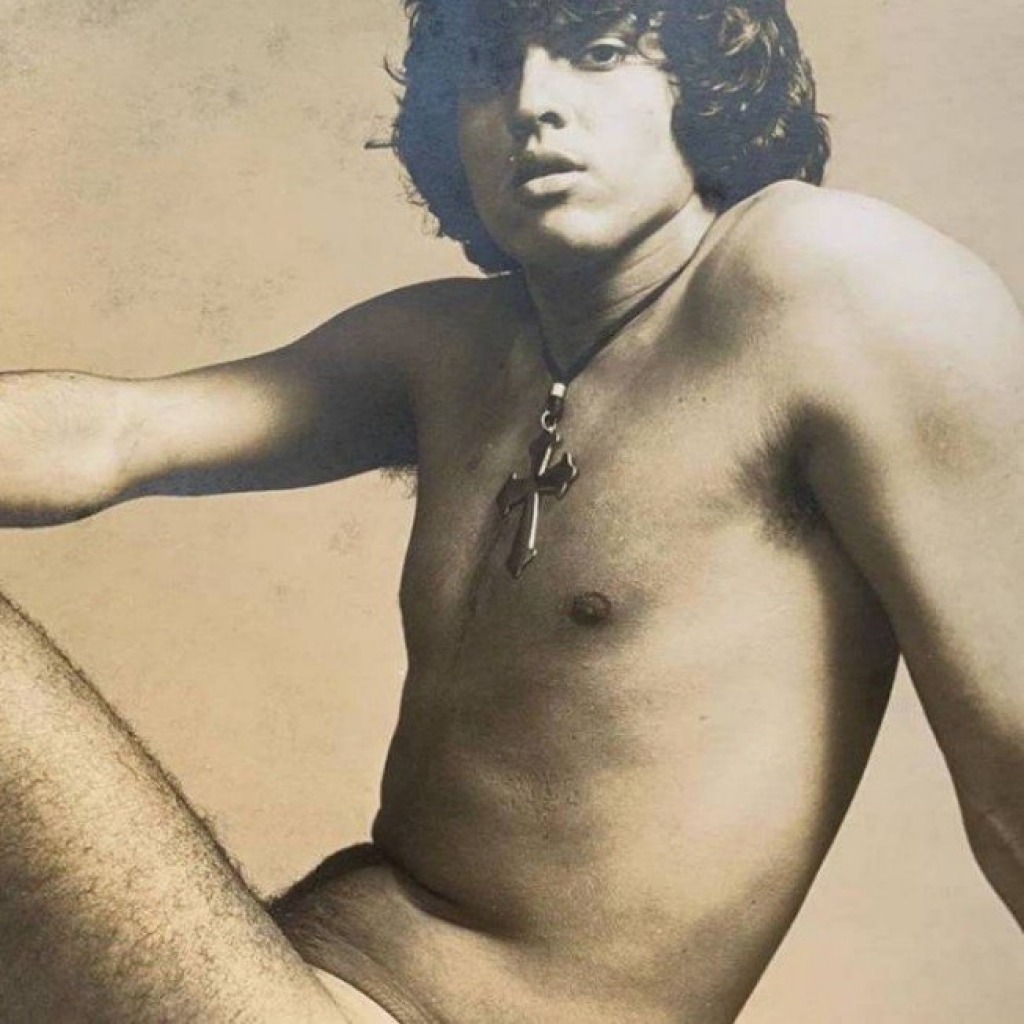 Sidney Magal posta nude vintage e físico impressiona fãs: "Magalvilhoso"