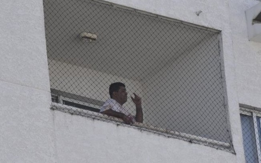 Advogado esfaqueia homem e ameaça explodir apartamento no ES
