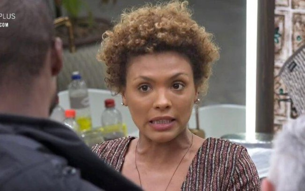 "A Fazenda": Lidi quer voltar para casa e web conclui: "Foi só pelo cachê" "A Fazenda": Lidi quer voltar para casa e web conclui: "Foi só pelo cachê"