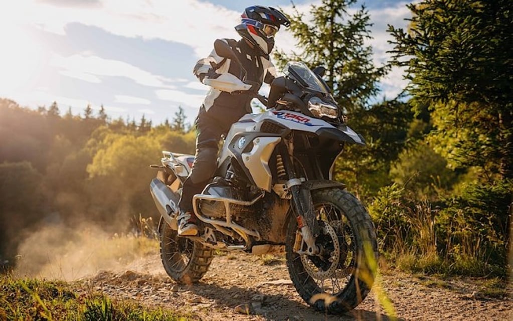 BMW revela imagens e detalhes da nova R 1250 GS, que deve vir ao Brasil