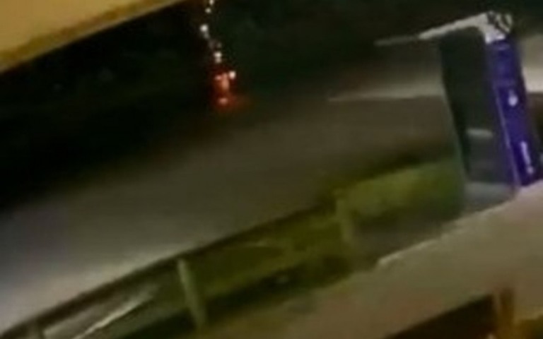 Vídeo flagra momento exato em que raio atinge homem em Santa Catarina; assista