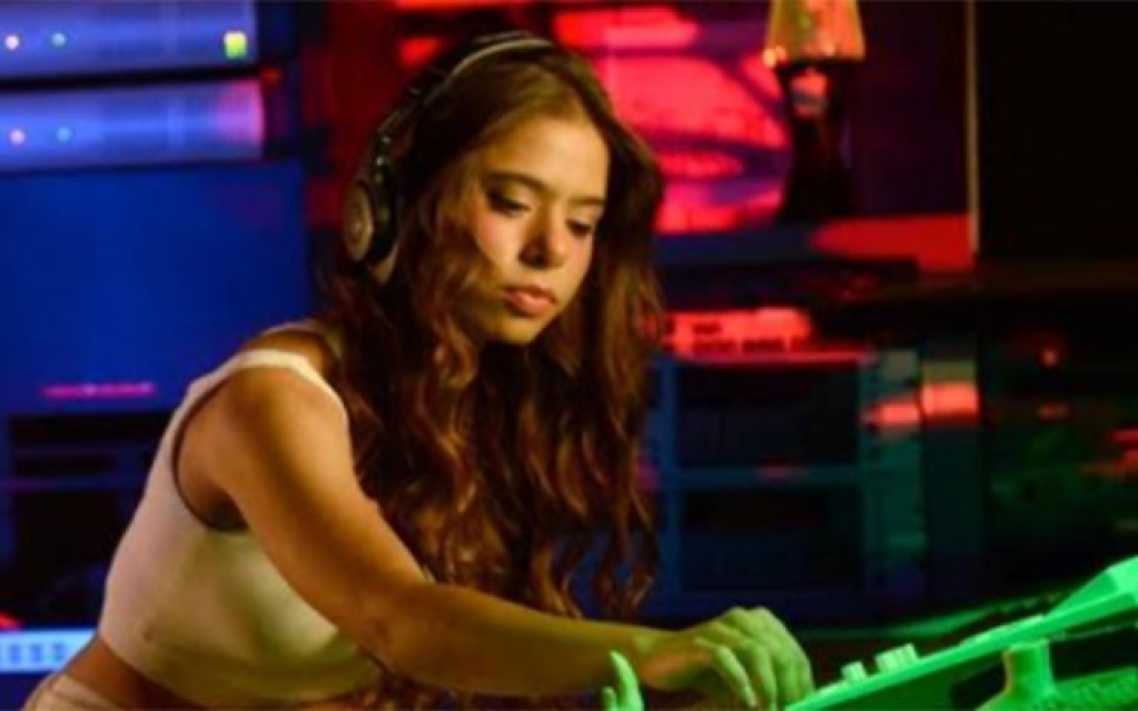 Emilia Pedersen grava cover de "Hear Me Now" e ganha corações de Bruno Martini Emilia Pedersen grava cover de "Hear Me Now" e ganha corações de Bruno Martini
