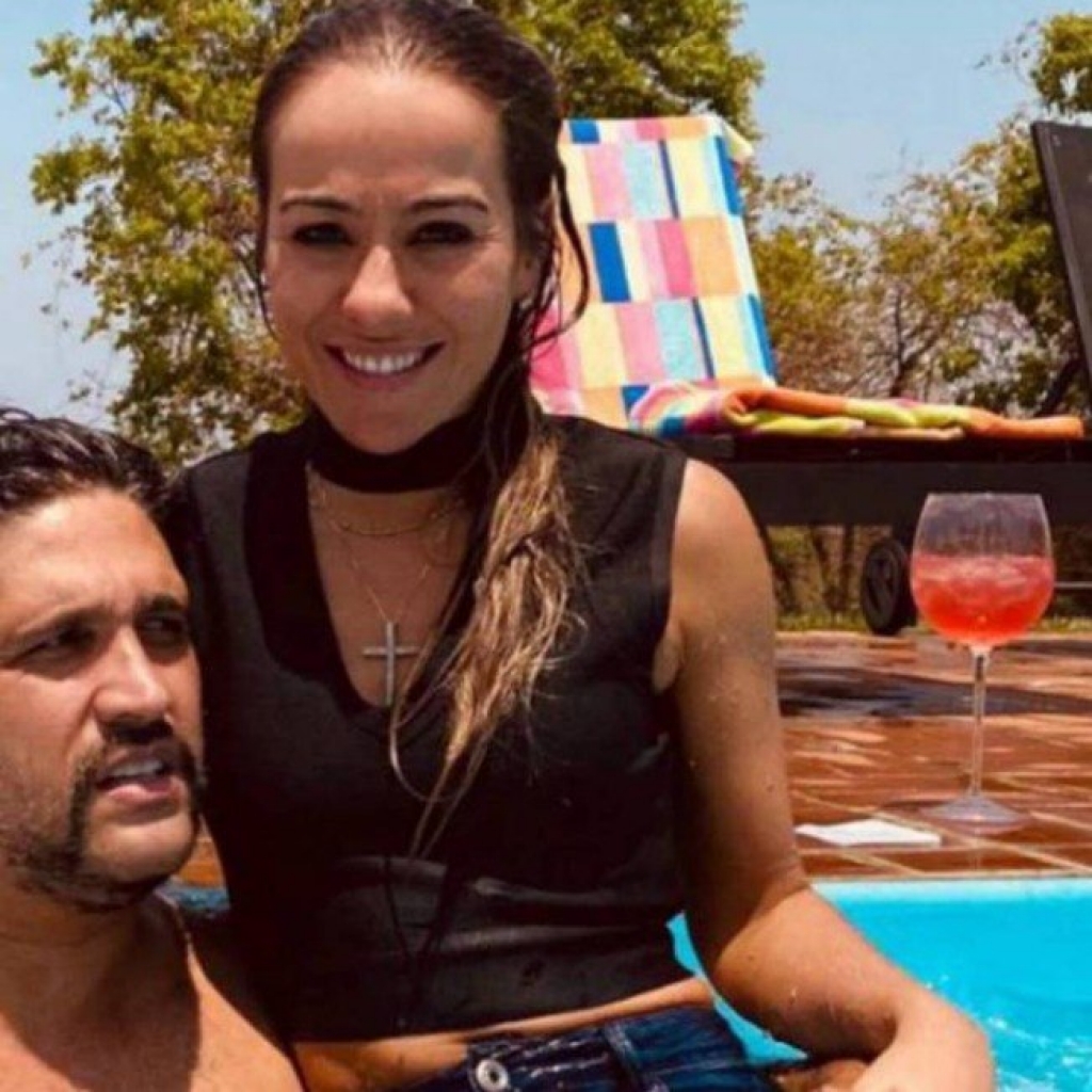 Léo Chaves aparece pela primeira vez em foto com nova namorada Léo Chaves aparece pela primeira vez em foto com nova namorada