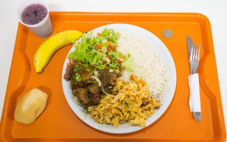 Ação quer manter comida gratuita para pessoas em situação de rua em SP