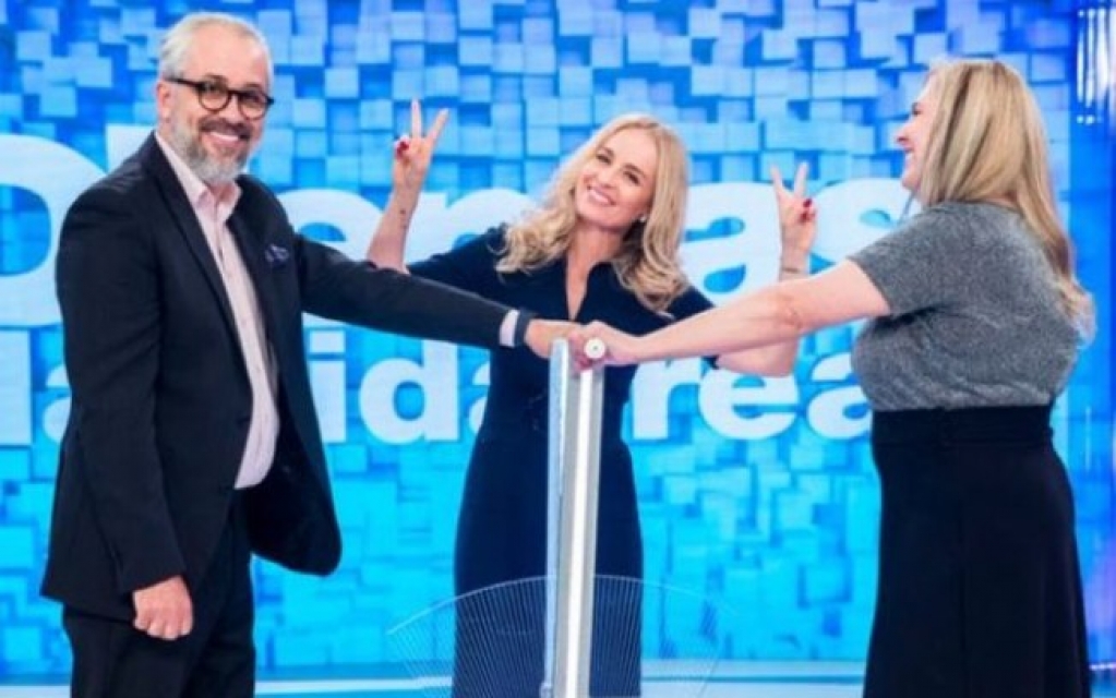 Web repercute estreia de "Simples Assim", novo programa de Angélica Web repercute estreia de "Simples Assim", novo programa de Angélica