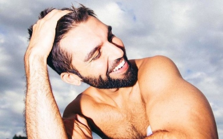 Cantor Silva divulga perfil no OnlyFans e fãs se empolgam: "Nudes chegando"