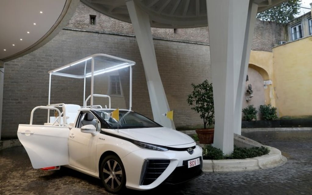 Toyota Mirai é o novo carro sustentável do Papa Francisco