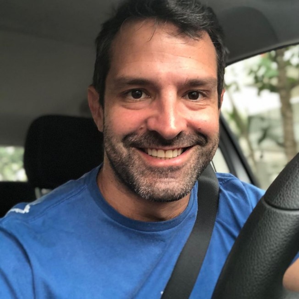 Ex-ator da Globo sobre trabalho como motorista de aplicativo: "Não é vergonhoso" Ex-ator da Globo sobre trabalho como motorista de aplicativo: "Não é vergonhoso"