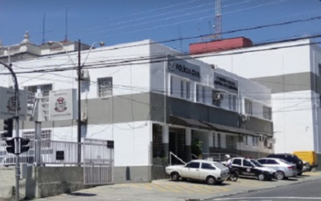 Mulher vai ao banco e leva homem morto há 12 horas para prova de vida