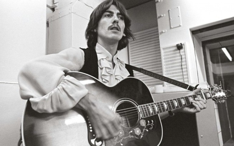 Beatles: guitarra de George Harrison é vendida por R$ 1,3 milhão em leilão
