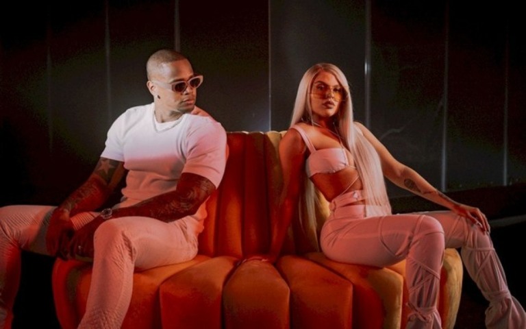 Léo Santana e Luísa Sonza lançam clipe e single de "Século 21"