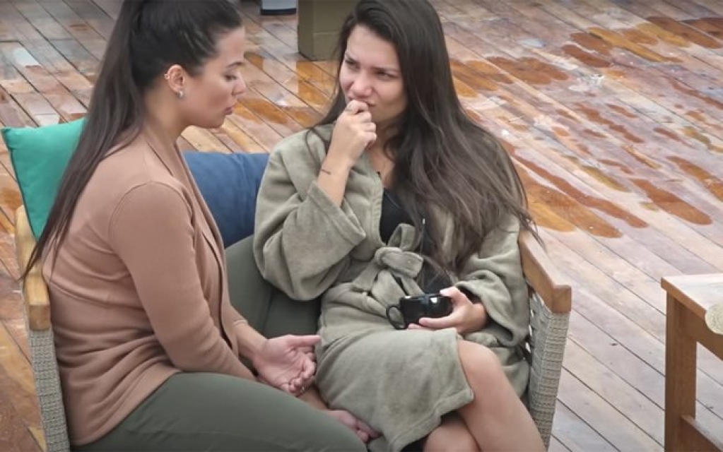 "A Fazenda 12": Stéfani Bays diz que não quer mais olhar na cara de Luiza Ambiel "A Fazenda 12": Stéfani Bays diz que não quer mais olhar na cara de Luiza Ambiel