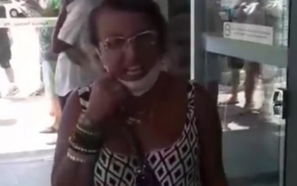 2 dias após ser detida por injúria racial, mulher ofende outra pessoa negra 2 dias após ser detida por injúria racial, mulher ofende outra pessoa negra