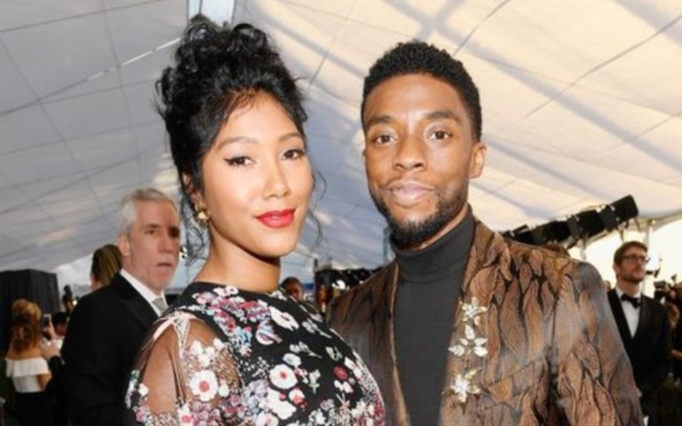 Viúva de Chadwick Boseman reivindica herança do ator na Justiça