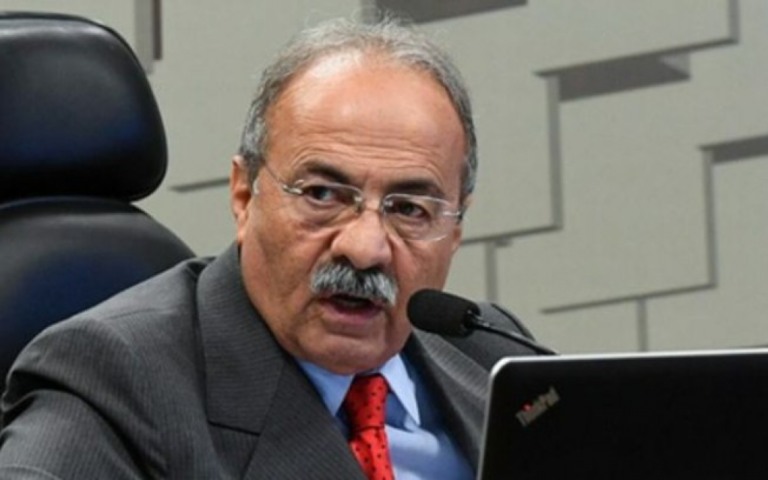 Em defesa, senador diz que dinheiro na cueca era "pagamento de funcionários"