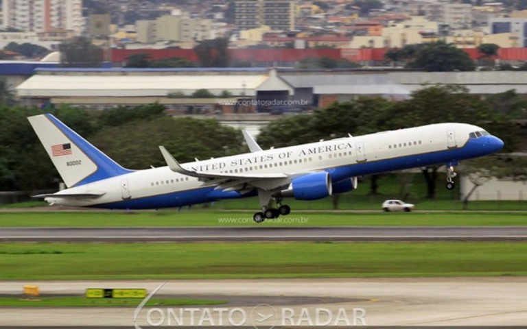 Boeing 757 da USAF visita o Brasil mais uma vez